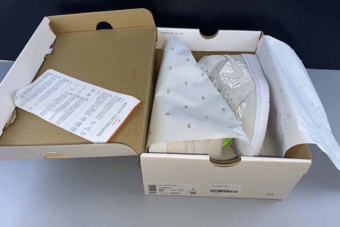 Air Jordan 1 Mid CV3018-001