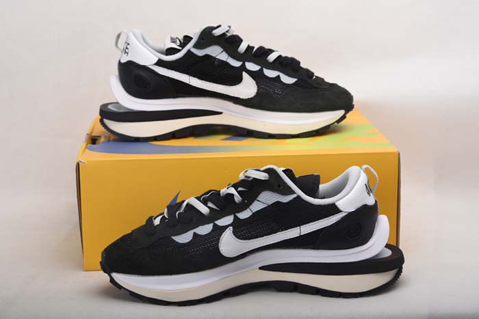 Sacai x Nike Pegasua Vaporfly Black White CV1363-100