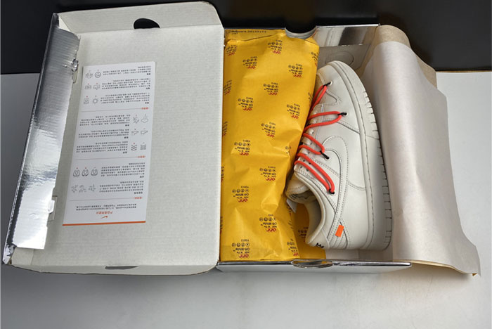 Off-White x Nike Dunk Low CT0856- 900