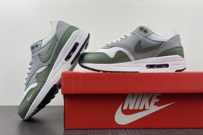 Nike WMNS Air Max Anniversary 1 DB5074-100