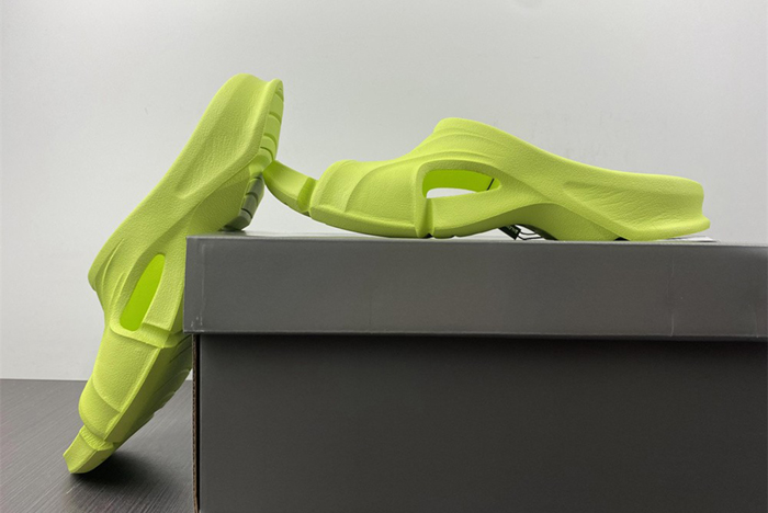 Ba*len*cia*ga slide 677403 w3rb3 4912 green