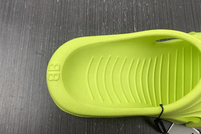 Ba*len*cia*ga slide 677403 w3rb3 4912 green