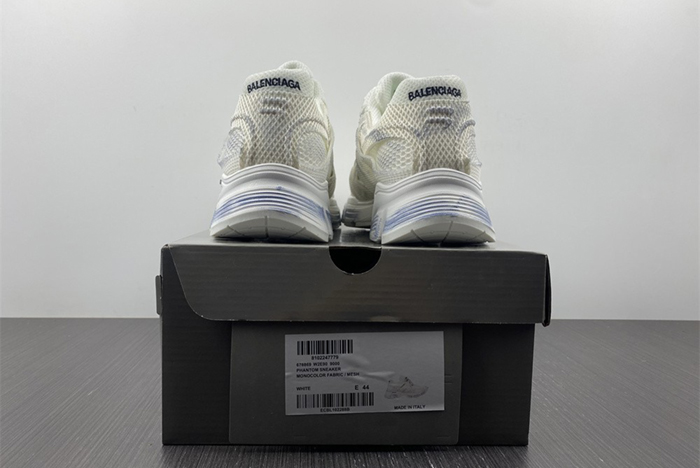 Ba*len*cia*ga phantom sneaker 679339w2e929000