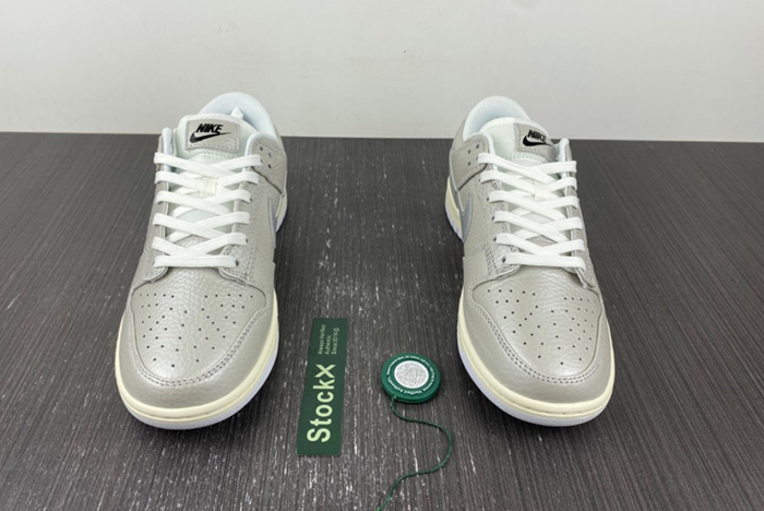 Nike Dunk Low Metallic Silver DX3197-095