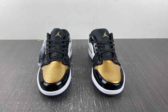Air Jordan 1 Low "Gold Toe" DR6970-071