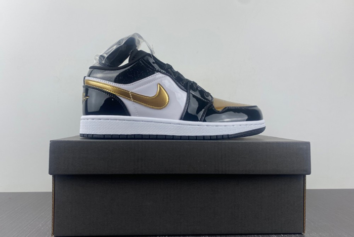 Air Jordan 1 Low "Gold Toe" DR6970-071