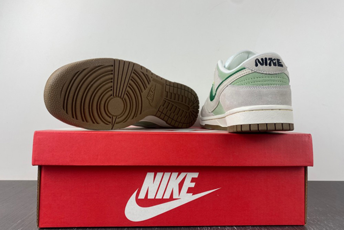Nike Dunk Low Swoosh D09457-100