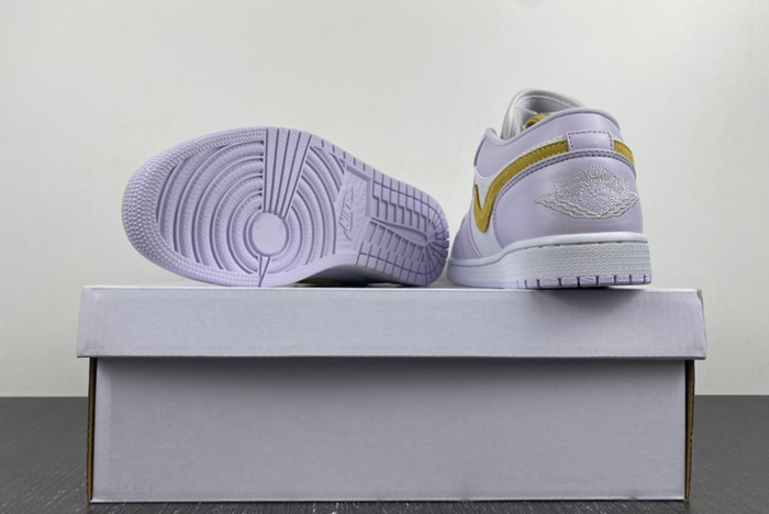 Air Jordan 1 WMNS “Barely Grape” DC0774-501