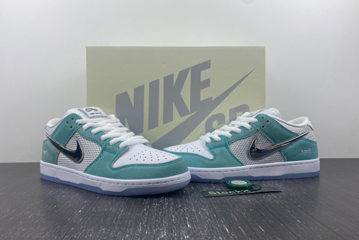NIke Dunk SDCAI*NIKE SB Low FD2562-400