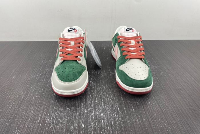 Nike Dunk Low SE All Petals United Fir Green FN8923-061