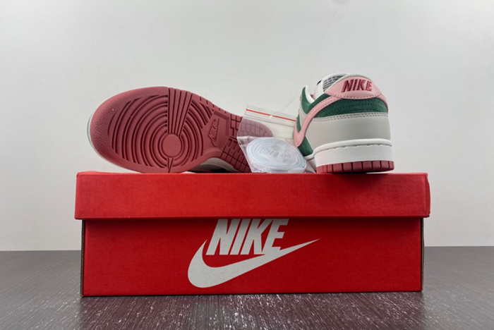 Nike Dunk Low SE All Petals United Fir Green FN8923-061