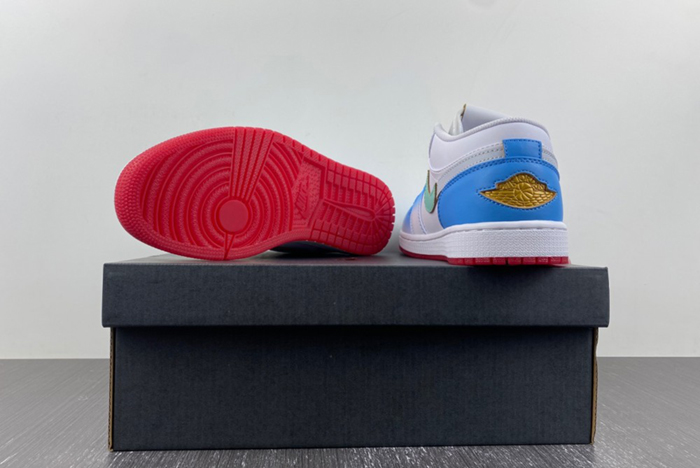 Air Jordan 1 Low SE GS Gets A Chicago-Tinted FN8895-141