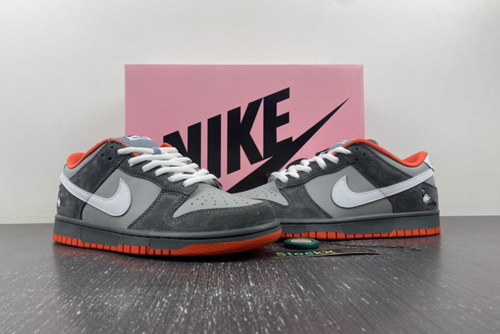 Nike SB Dunk Low Staple NYC Pigeon 304292-011