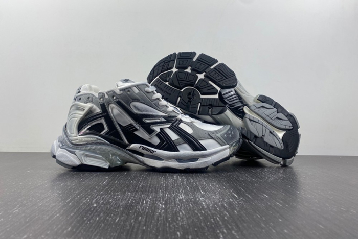 Ba*len*cia*ga runner sneaker 677403-w3rb5-9012