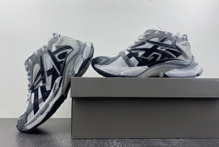 Ba*len*cia*ga runner sneaker 677403-w3rb5-9012