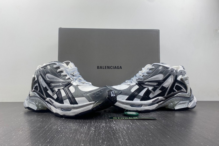 Ba*len*cia*ga runner sneaker 677403-w3rb5-9012