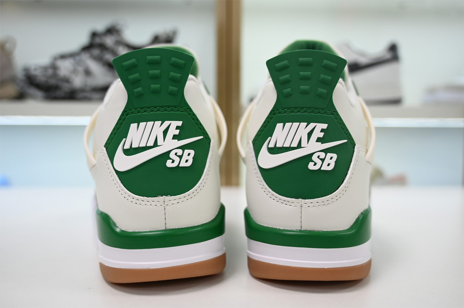 Nike SB x Air Jordan 4 ‘Pine Green’ DR5415-103