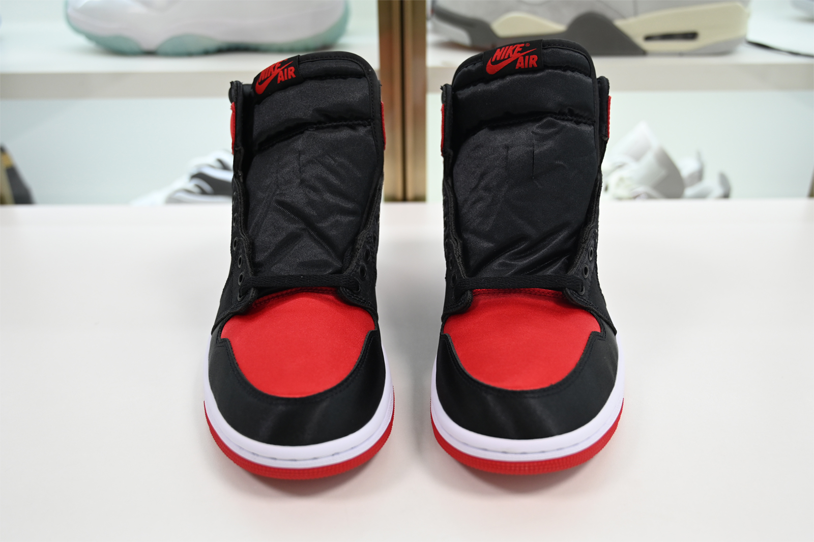 Air Jordan 1 High OG WMNS “Satin Bred” FD4810-061