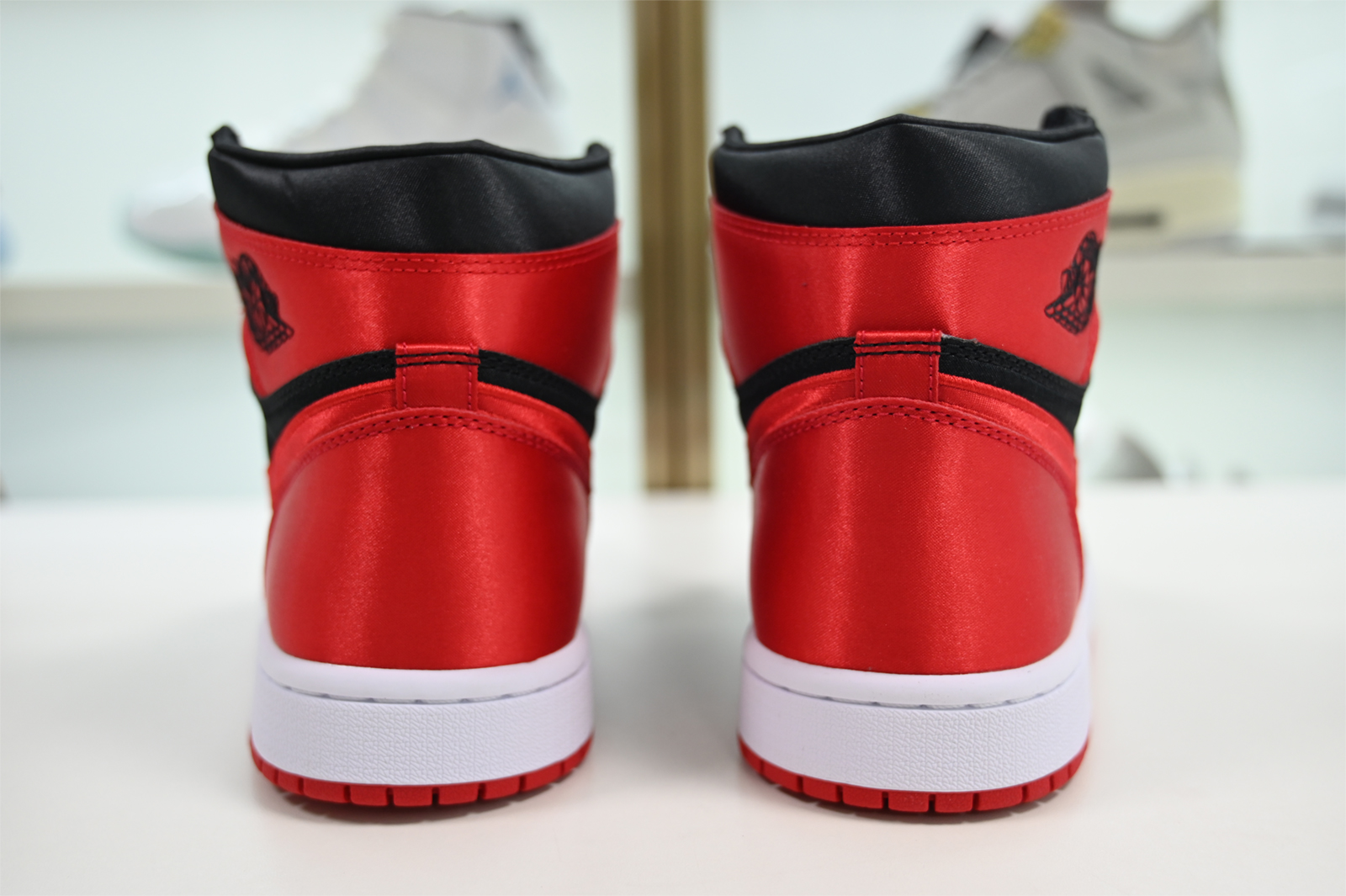 Air Jordan 1 High OG WMNS “Satin Bred” FD4810-061