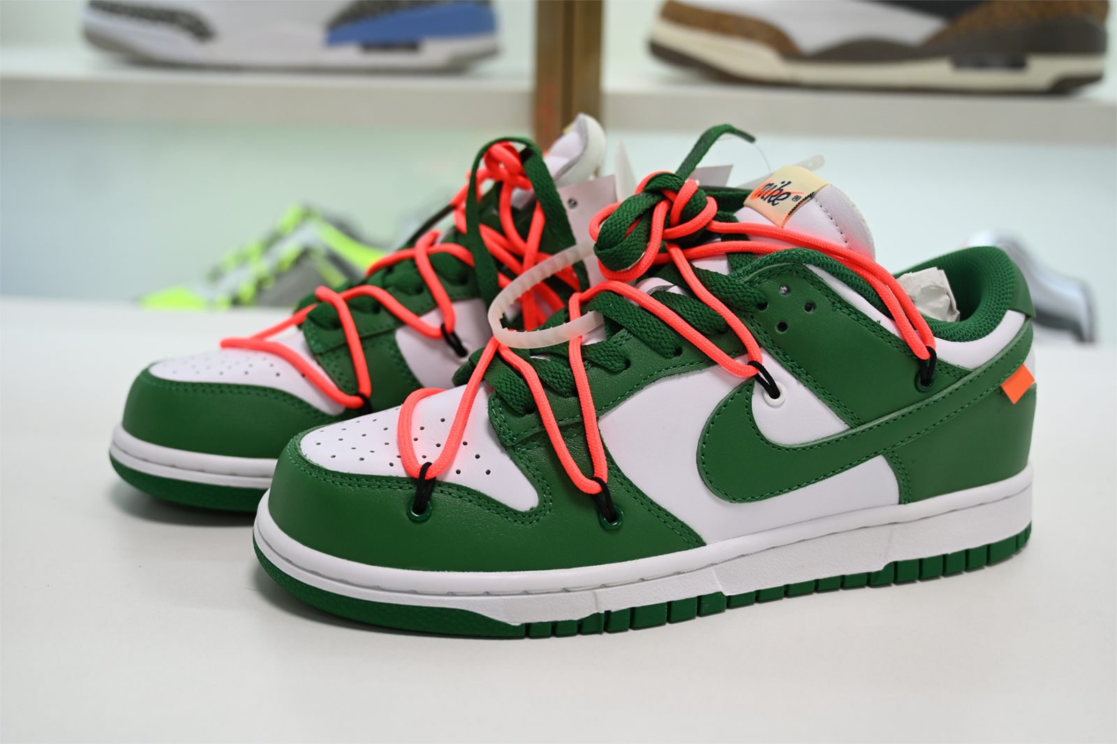 Off-White NIKE DUNK LOW PINE GREEN CT0856-100