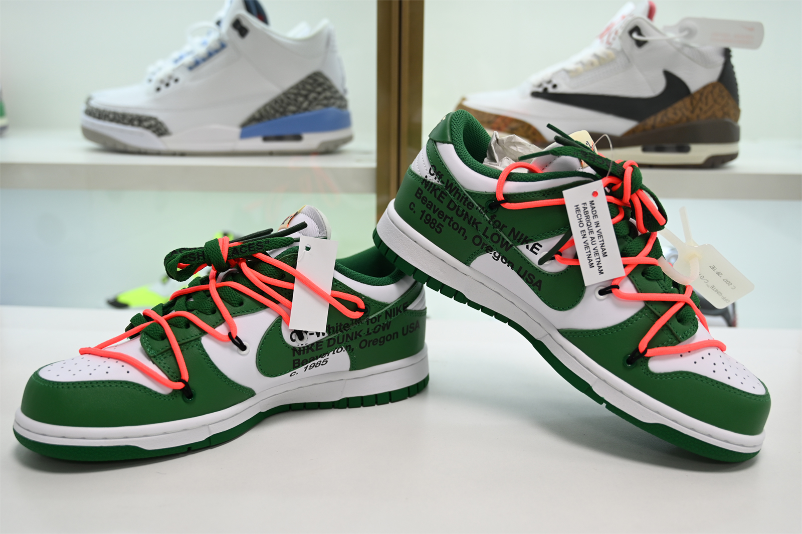 Off-White NIKE DUNK LOW PINE GREEN CT0856-100