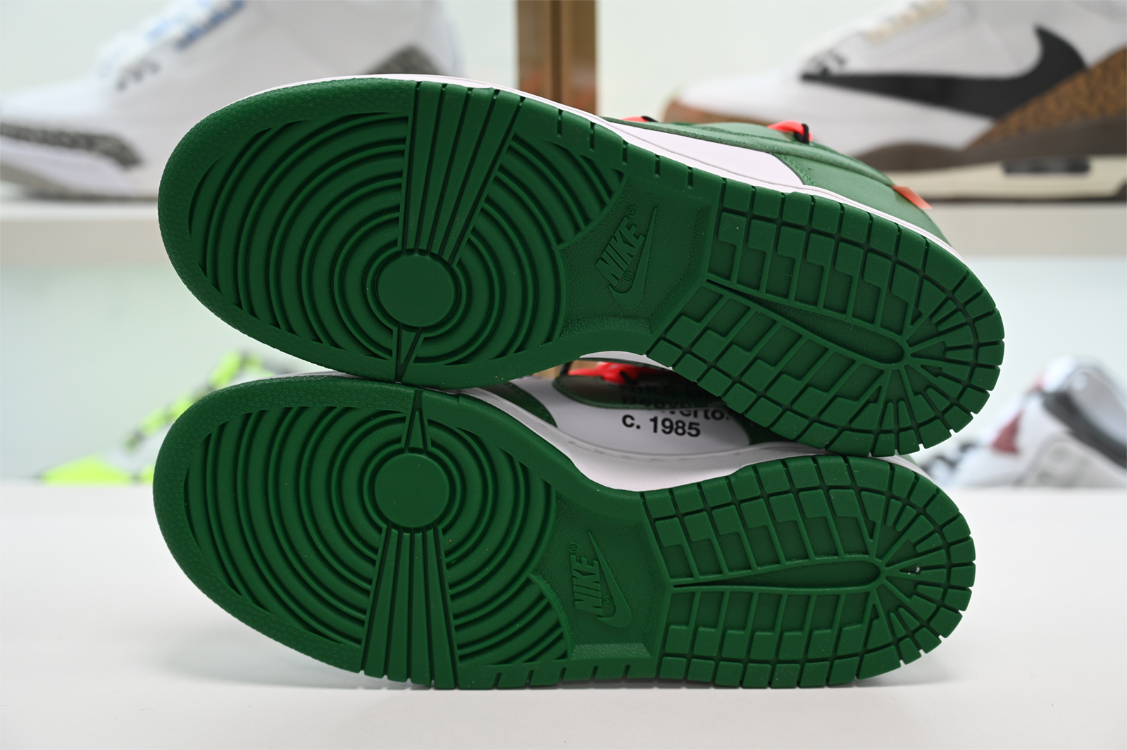 Off-White NIKE DUNK LOW PINE GREEN CT0856-100