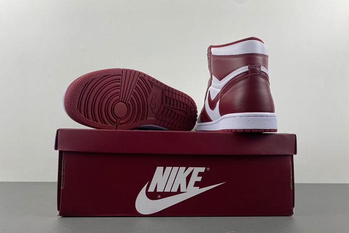 Air Jordan 1 High OG “Team Red” DZ5485-160