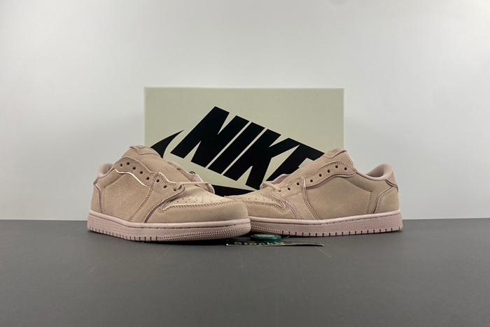 Travis Scott x Air Jordan 1 AO1935-204