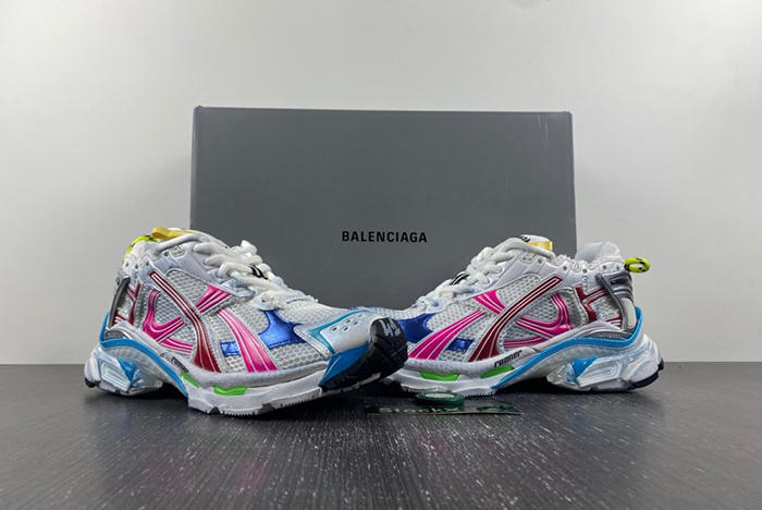 Ba*len*cia*ga runner sneaker 7.5 772774-w3rbw-9645