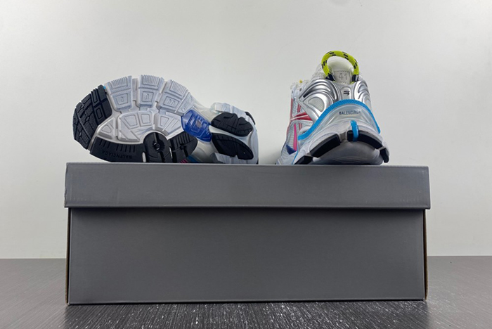 Ba*len*cia*ga runner sneaker 7.5 772774-w3rbw-9645