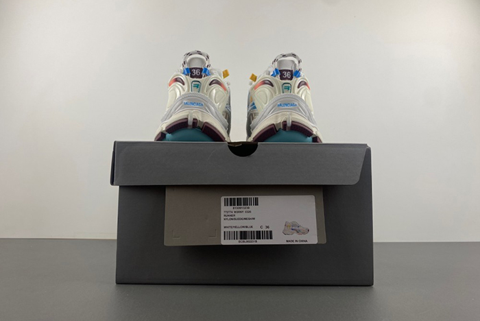 Ba*len*cia*ga runner sneaker 7.5 772774-w3rny-0326