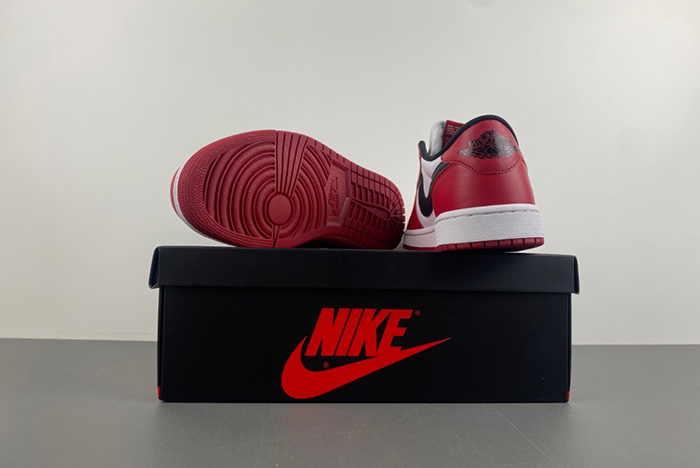 Air Jordan 1 Low Chicago OG 705329-600