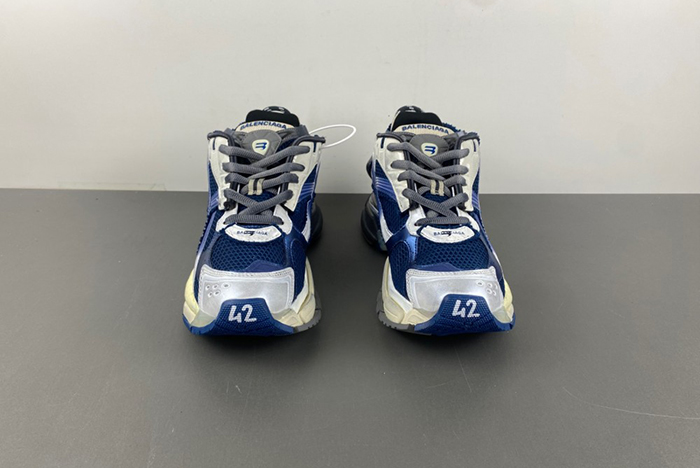 Ba*len*cia*ga runner sneaker 7.5 772774-wrung 2410