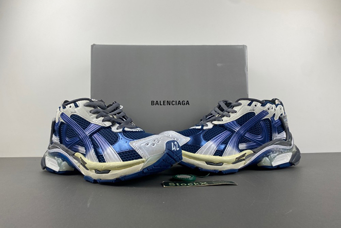 Ba*len*cia*ga runner sneaker 7.5 772774-wrung 2410