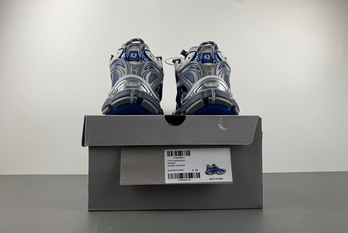 Ba*len*cia*ga runner sneaker 7.5 772774-wrung 2410